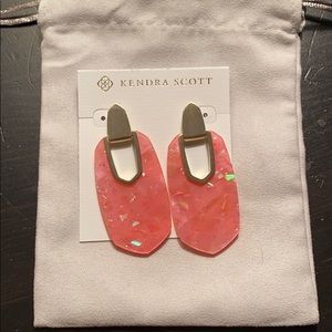 KENDRA SCOTT KAILYN GOLD EARRINGS